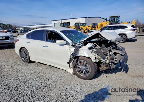 2015 Nissan Altima 2.5 z USA, uszkodzony, nr VIN 1N4AL3AP3FN344786